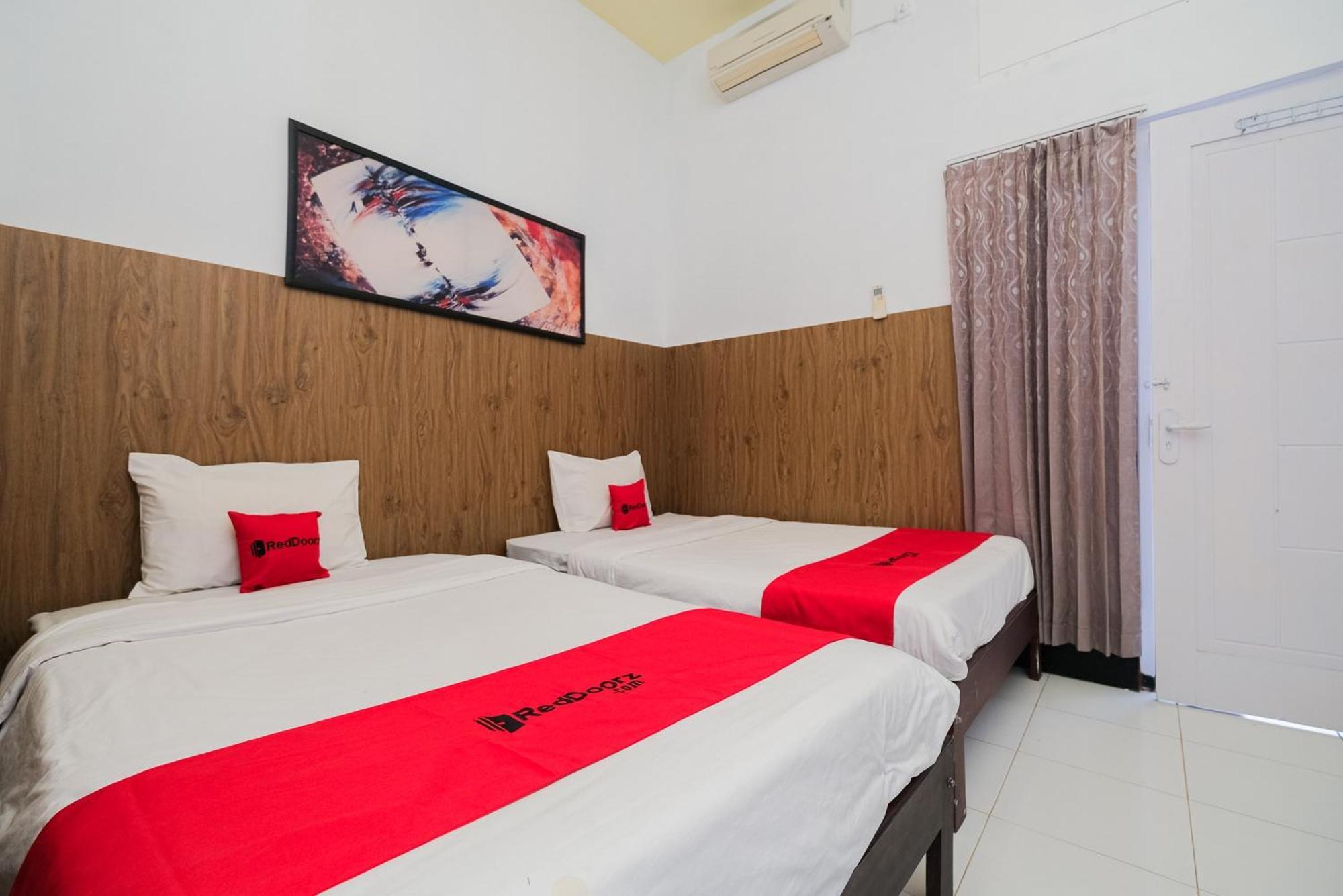 Готель Reddoorz Syariah Near Rsud Tuban Tuban  Екстер'єр фото